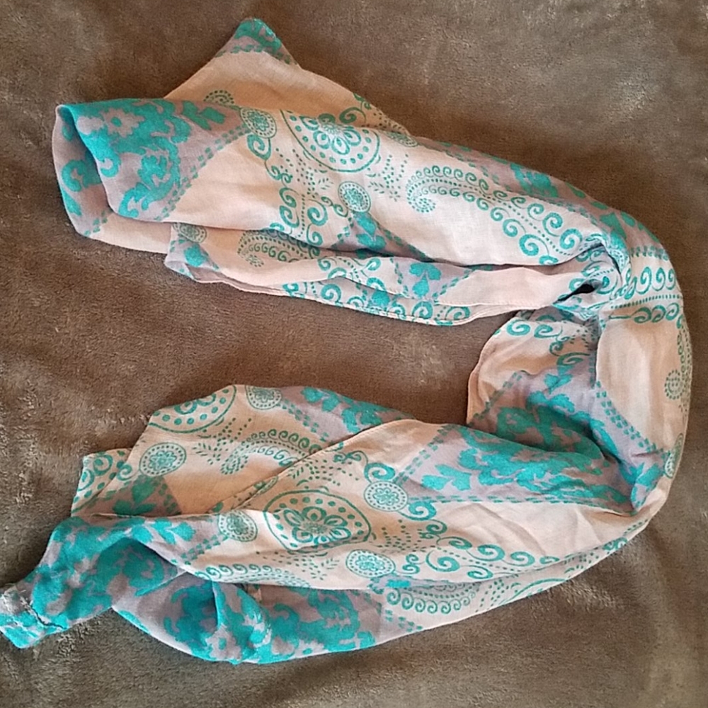 Scarf - Picture 2 of 3
